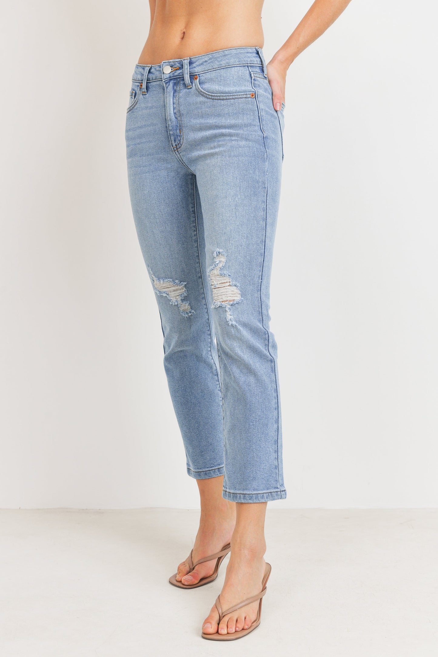 JUST USA KNEE DISTRESSED STRAIGHT LEG JEAN