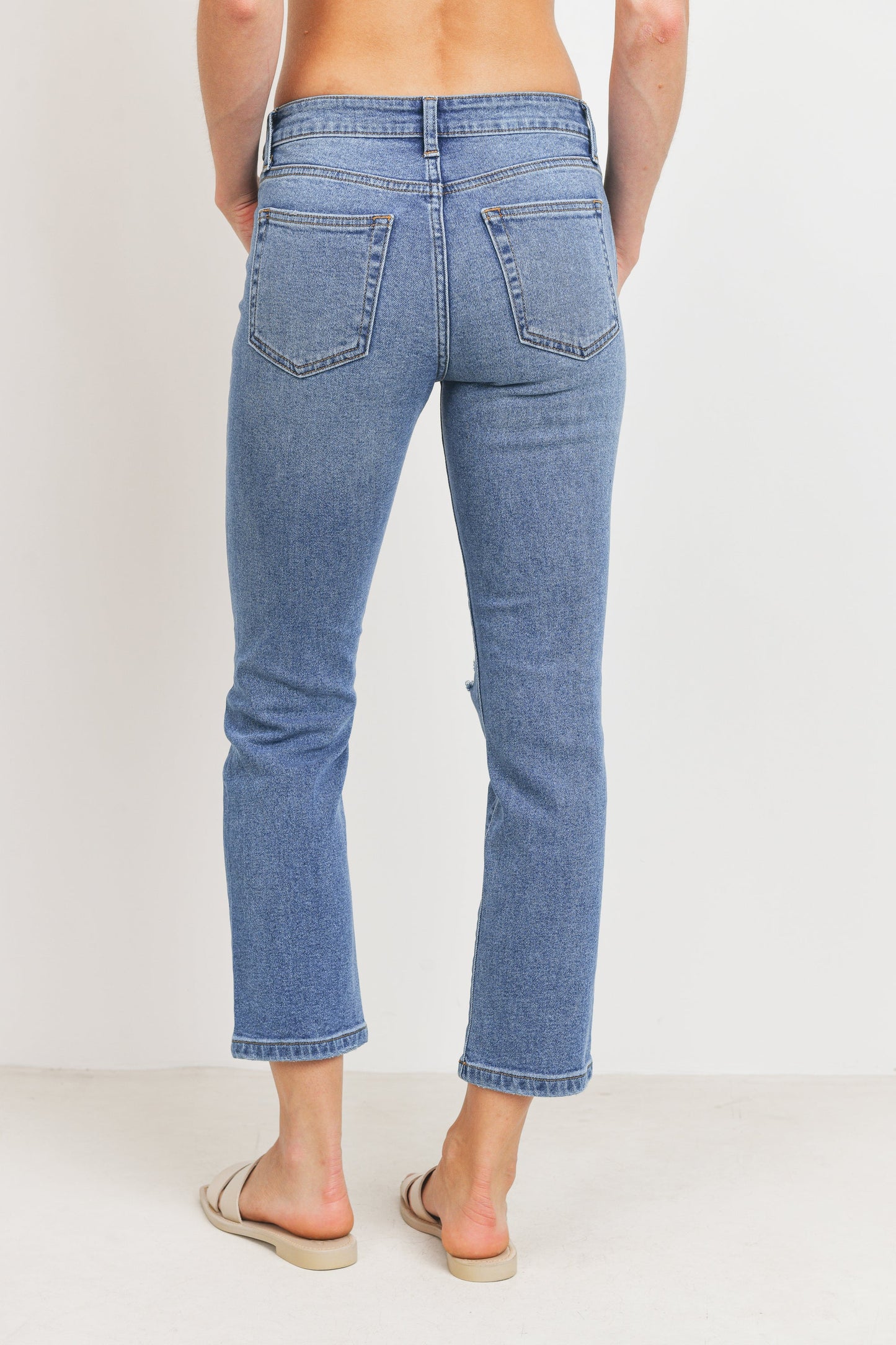 JUST USA KNEE DISTRESSED STRAIGHT LEG JEAN