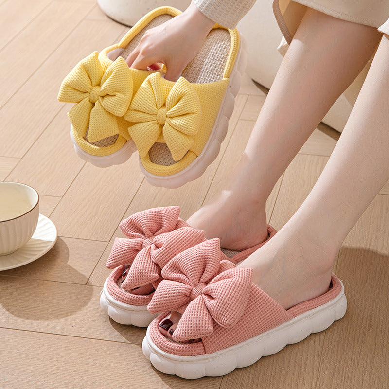 Solid Three-Dimensional Bow Baring Sandal